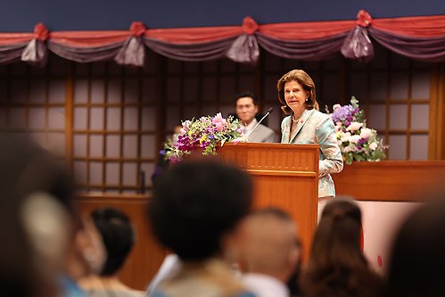 Drottningen inledningstalade vid konferensen Child Protection Summit i Bangkok.