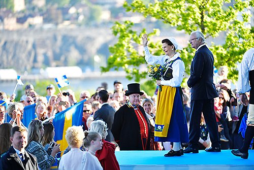 Kungaparet vid nationaldagsfirandet på Skansen. 