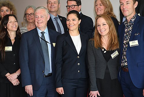 Anna Ryott, Lennart Båge, tillförordnad generaldirektör för Sida, Kronprinsessan, Elaine Weidman-Grunewald och Ingvar Larsson vid årsmötet som hölls på Sidas huvudkontor i Stockholm. 