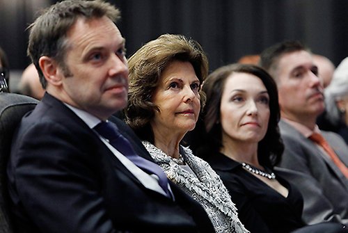 Craig Ritchie, Drottningen och Miia Kivipelto vid mötet på World Trade Center i Stockholm. 