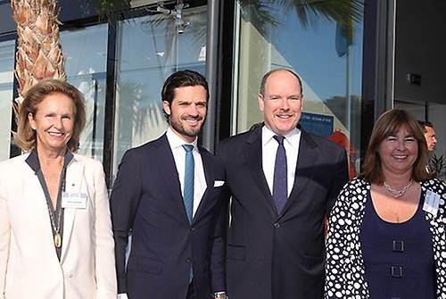 Patricia Husson, Sveriges generalkonsul i Monaco, Prins Carl Philip, Furst Albert och Monacos miljöminister Marie-Pierre Gramaglia vid fredagens havskonferens. 