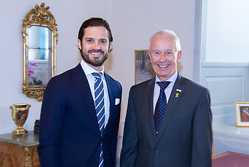 Prins Carl Philip och Sverker Göranson vid mötet på Kungliga slottet. 