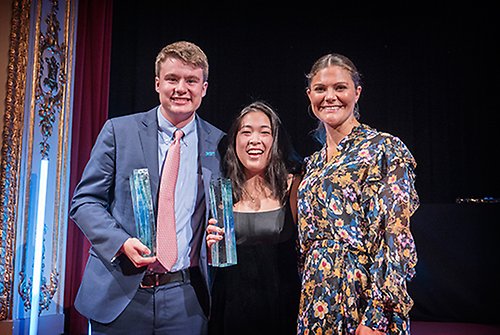 Kronprinsessan tillsammans med Ryan Thorpe och Rachel Chang, årets mottagare av Stockholm Junior Water Prize.