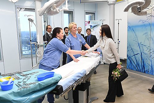 Under rundvandringen fick Prinsessan tillfälle att träffa och tala med personal på Nya Södertälje sjukhus. 