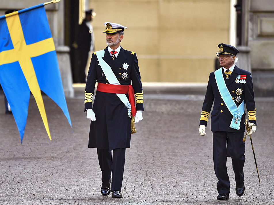 Kungarna av Sverige och Spanien under ceremonin på Inre borggården.