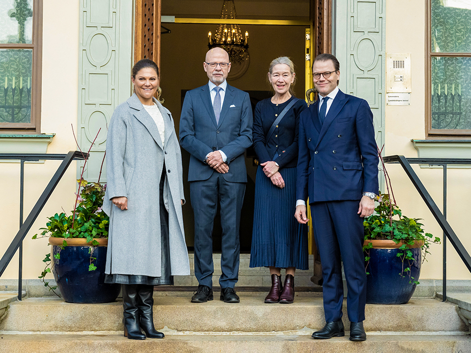 Kronprinsessparet och landshövdingeparet Anneli Hulthén och Sten Ljunggren vid ankomsten till residenset.