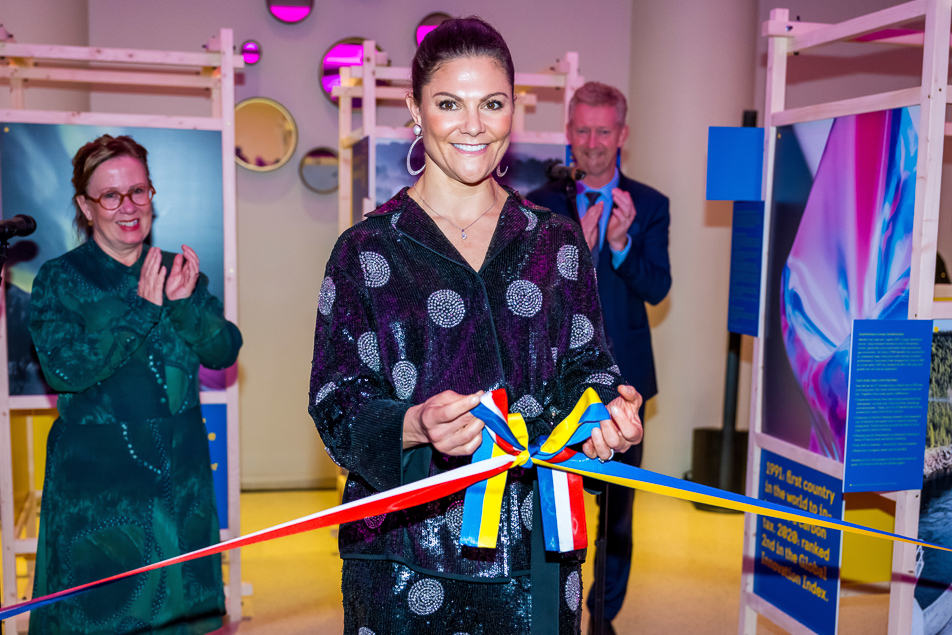 During the opening ceremony, The Crown Princess cut ribbons in the colours of Sweden and France, symbolising the strong links of friendship between the two countries. 