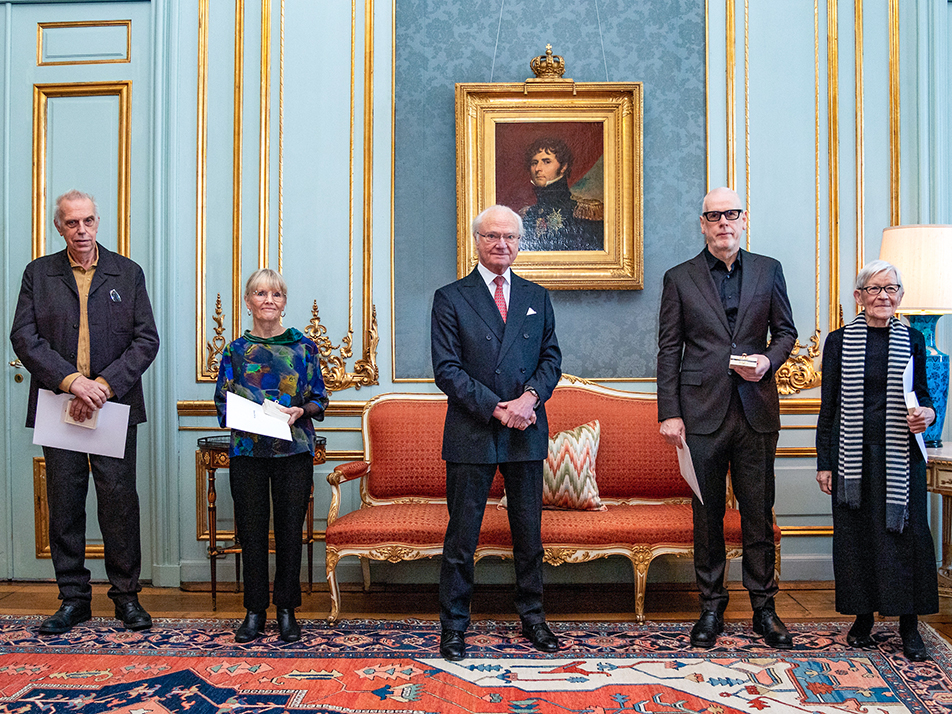 Kungen tillsammans med medaljörerna i Prinsessan Sibyllas våning på Kungliga slottet.
