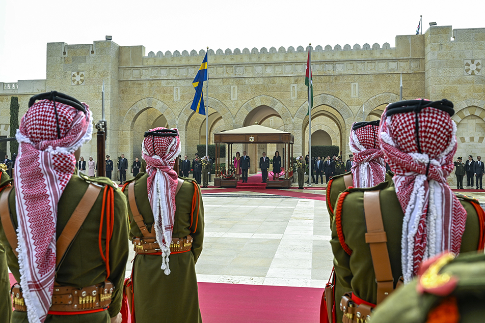 Välkomstceremonin vid palatset Al Husseinieh.