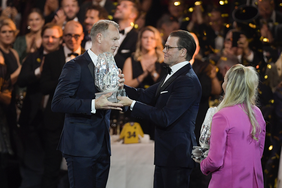 Prins Daniel delade ut priset ”Tidernas spelare” till Nicklas Lidström. 