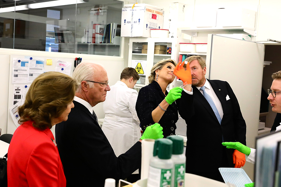 The Kings and Queens during their visit to SciLifeLab. 