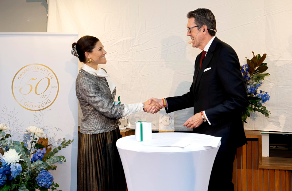 Kronprinsessan gratulerade kammarrättspresidenten Dag Stegeland.