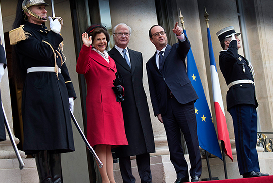 Kungaparet och president Hollande utanför Elyséepalatset.