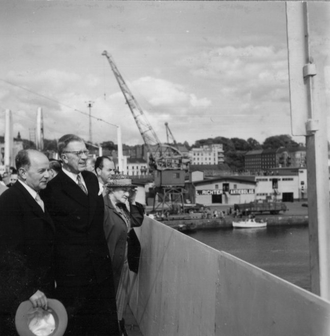 Kung Gustaf VI Adolf vid invigningen av H55.