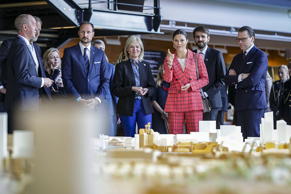 På Lindholmen Science Park fick Kronprinsessparet och Kronprins Haakon en presentation av det framtida Göteborg.