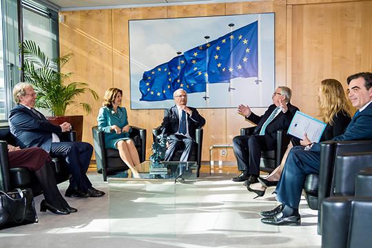 Kungaparet i möte med Europeiska kommissionens ordförande Jean-Claude Juncker och hans stab. 
