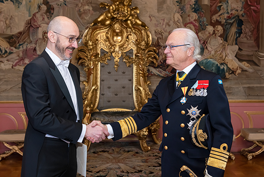 När Kungen tog emot ambassadör Edvin Skrt från Slovenien bar Kungen den slovenska Orden för utmärkta förtjänster.