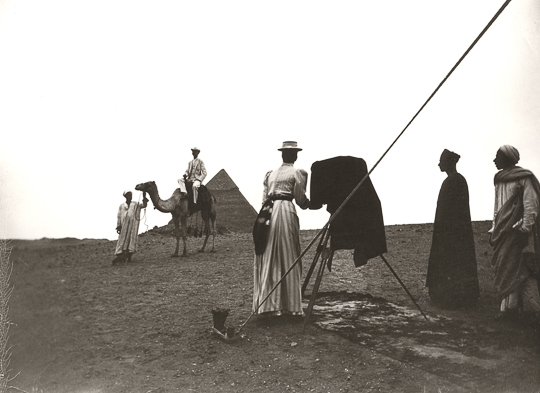 Drottning Victoria var en aktiv fotograf och uppmärksammades både nationellt och internationellt för hennes bilder från Egypten under tidigt 1890-tal. 