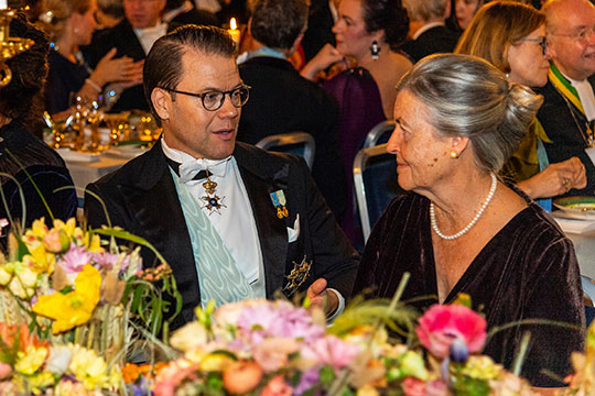 Prins Daniel och Hélène Mayor, maka till fysikpristagaren Michel Mayor