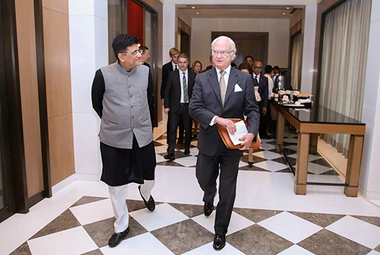 Kungen anländer till India Sweden Business Leaders Roundtable på Oberoi Hotel. 