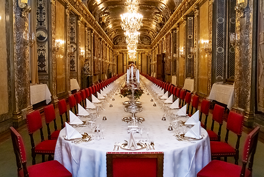 Middagsbordet i Karl XI:s galleri. 