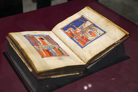 The Sarajevo Haggadah”, en unik judisk skrift från omkring år 1350.
