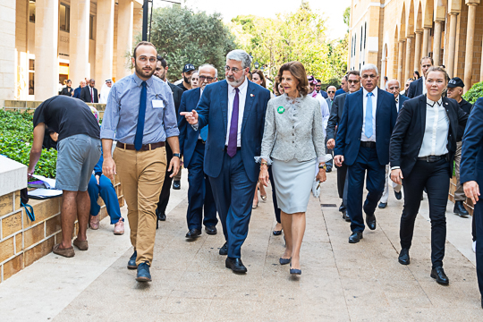 Under eftermiddagen besökte Drottningen American University of Beirut där Drottningen fick en guidad tur på campusområdet.