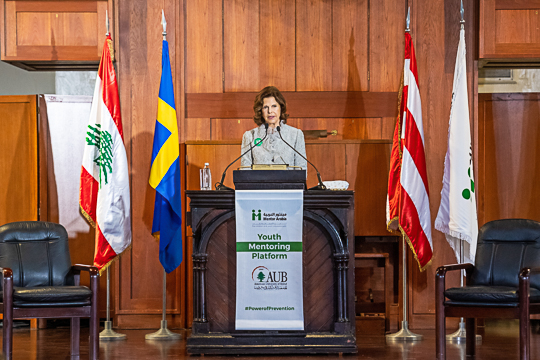 Drottningen talade inför studenter och inbjudna gäster vid American University of Beirut . 