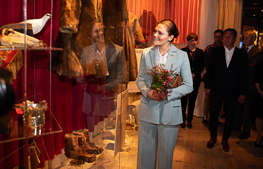 Utställningen visar bland annat traditionella kläder från olika områden inom Arktis. 