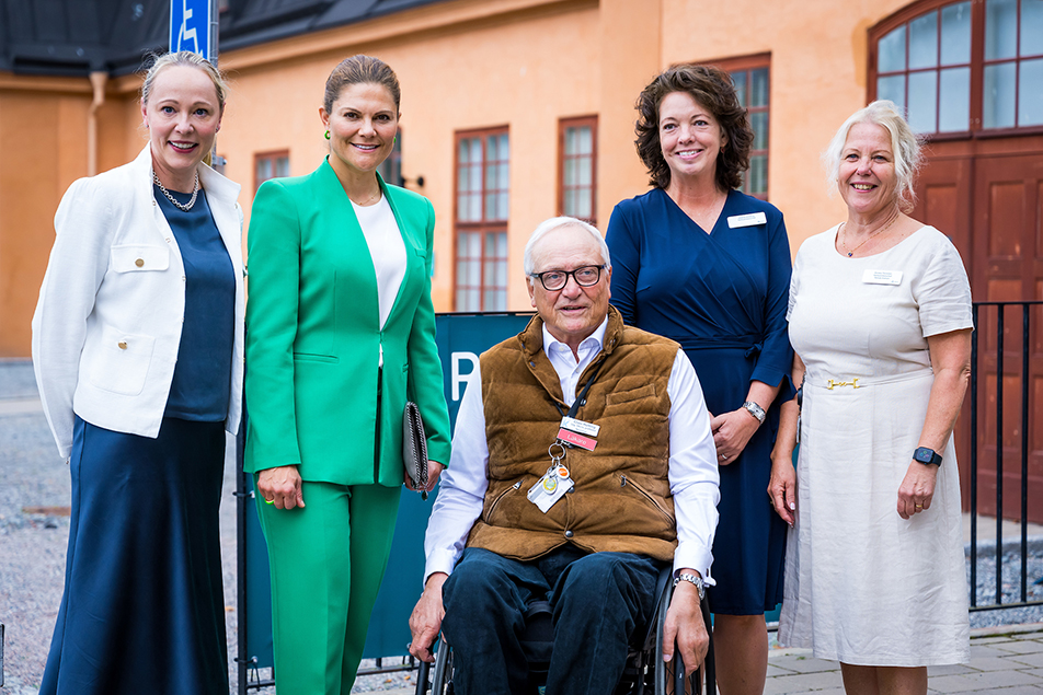 Kronprinsessan tillsammans med Sofia Palmquist, Claes Hultling, Helena Ahlskog och Annika Törnsten vid ankomsten till Aleris Rehab Station.