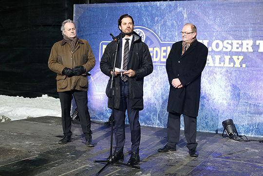 Karlstads kommunalråd Per-Samuel Nisser, Prins Carl Philip och landshövding Kenneth Johansson vid invigningen av Rally Sweden. 