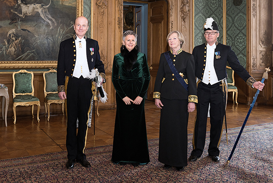 Vice ceremonimästaren, Luxemburgs ambassadör Janine Finck, UD:s introduktör Ingrid Hjelt af Trolle och kabinettskammarherren, på Kungl. Slottet. 