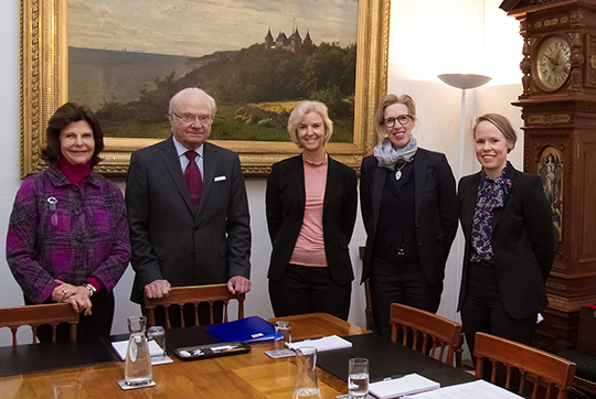 Kungaparet tillsammans med protokollchef Charlotte Wrangberg, Mikaela Kumlin Granit, chef för UD:s EU-enhet, och Amanda Gudmundsson, departementssekreterare EU-enheten, Islandshandläggare. 