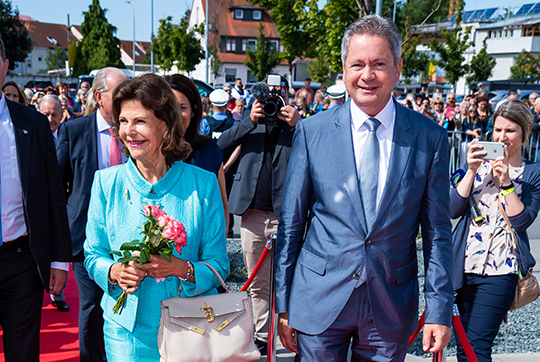 Drottningen i Bensheim tillsammans med Karl Kübel-stiftelsens ordförande Matthias Wilkes. 