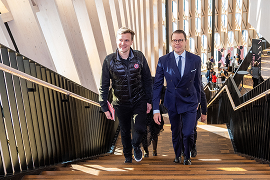 Prinsen tas emot av Rasmus Rahm, VD för Stockholm School of Entrepreneurship. 