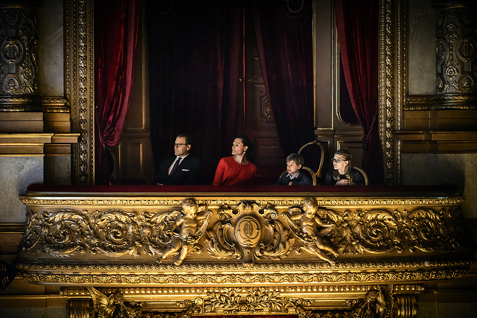 Kronprinsessfamiljen besöker Kungliga Operan. 