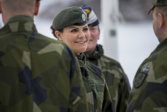 Överstelöjtnant Gustaf Dufberg, Livgardets ställföreträdande chef, välkomnade Kronprinsessan till Livgardet i Kungsängen. 
