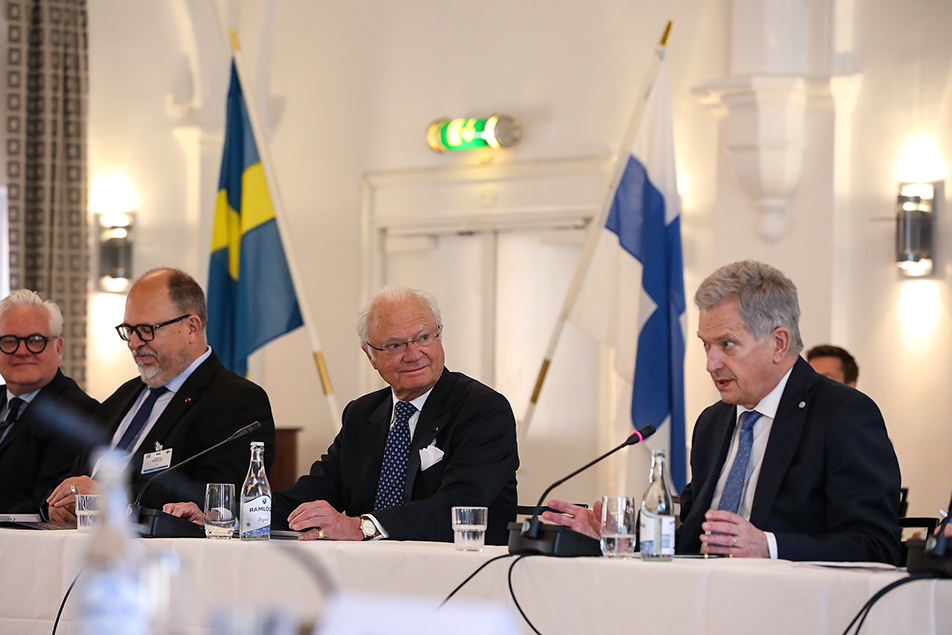 Kungen och president Niinistö under mötet på Finlandsinstitutet.