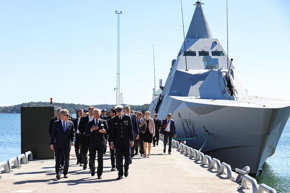 During the visit to Berga Naval Base, The King, President Niinistö and Prince Carl Philip saw the Fourth Naval Warfare Flotilla's vessels. 
