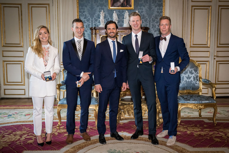 Prins Carl Philip tillsammans med medaljörerna Mikaela Åhlin-Kottulinsky, Timmy Hansen, Johan Kristofersson och Thed Björk.