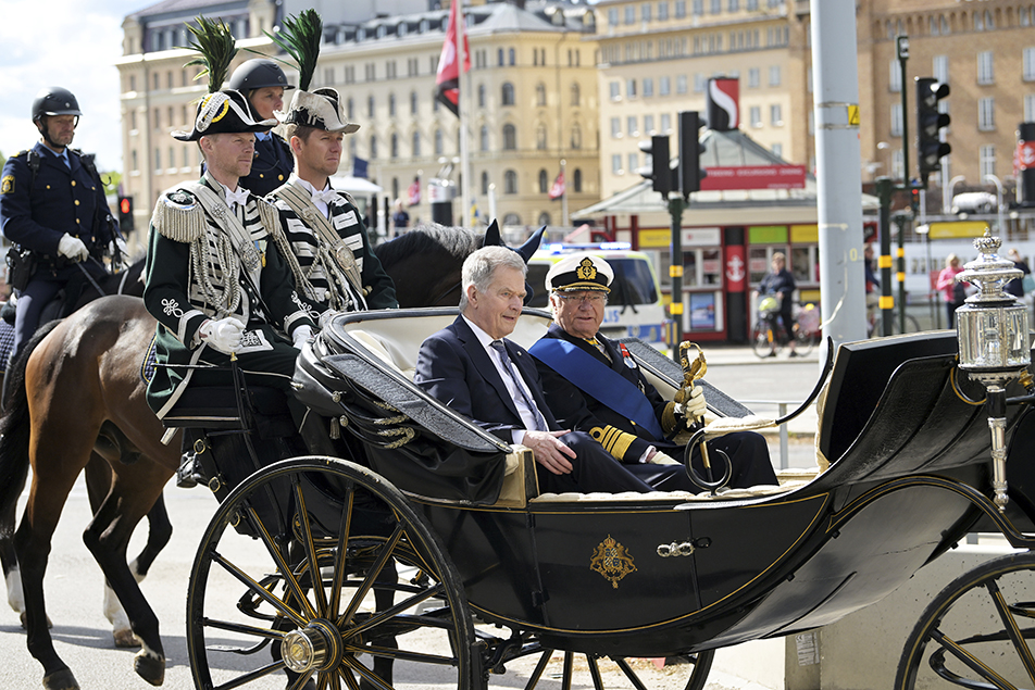 The King and the President during the cortège to the Royal Palace. 
