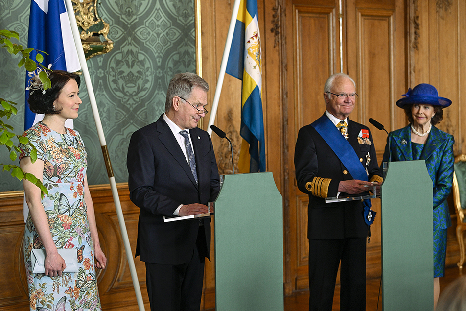 President Niinistö talar till pressen.