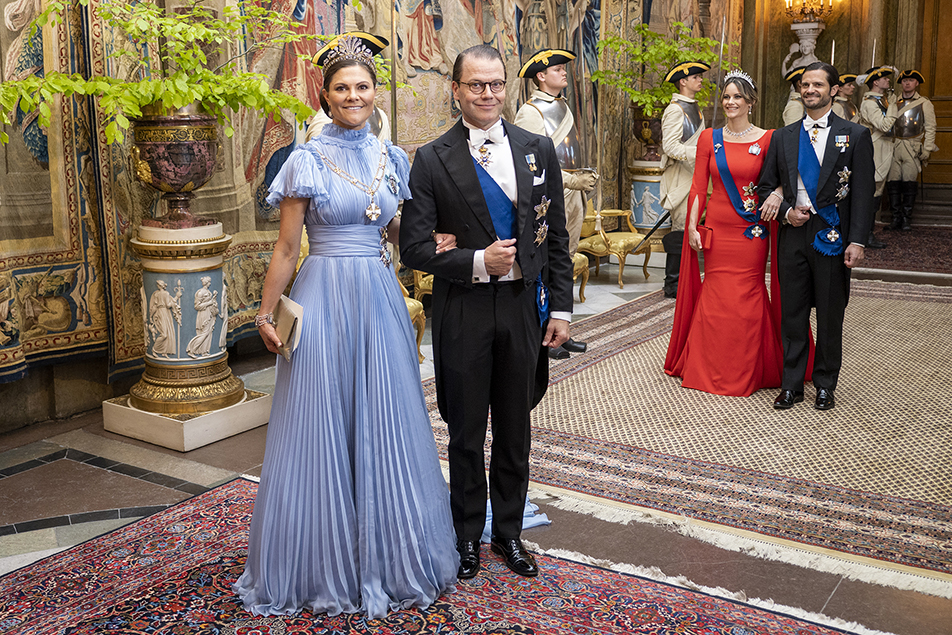 Kronprinsessparet och Prinsparet anländer till Festvåningen på Kungl. Slottet.