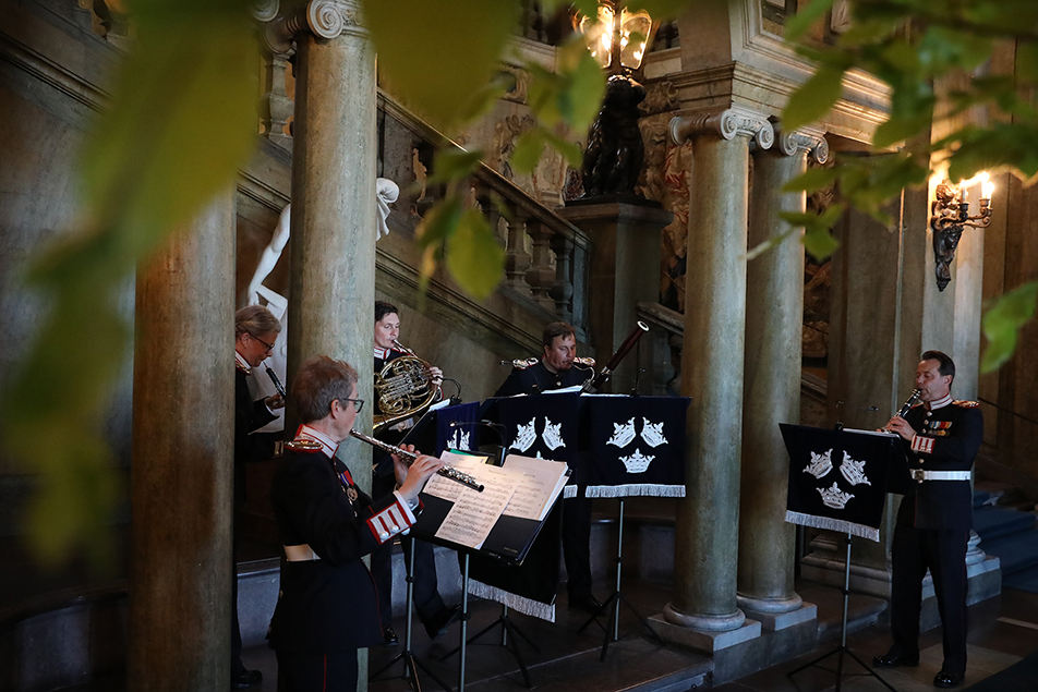 A wind quintet from the Armed Forces Music Corps entertained the guests as they arrived. 