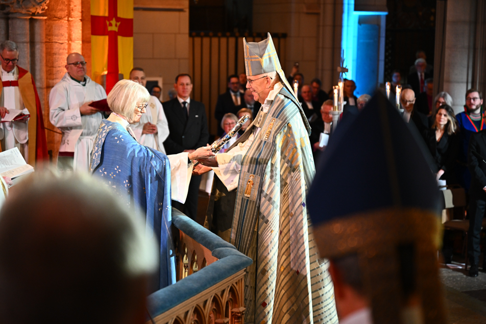 Martin Modéus tas emot som ny ärkebiskop i Uppsala domkyrka söndagen 4 december 2022.