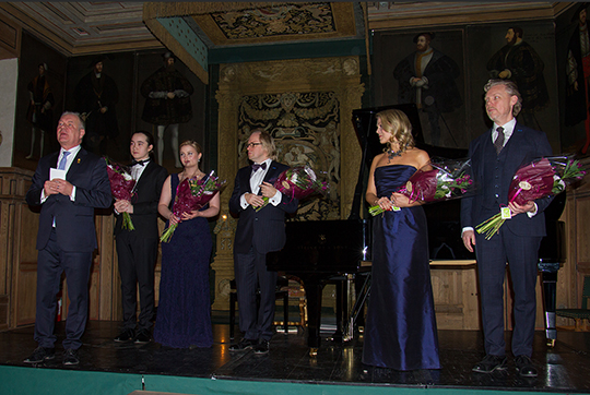 Efter konserten höll slottsfogde Stefan Wirtén tal och tackade då pianisterna Adam Jonströmer och Greta Åstedt, konsertpianisten Roland Pöntinen samt hovsångarna Miah Persson och Karl-Magnus Fredriksson. 
