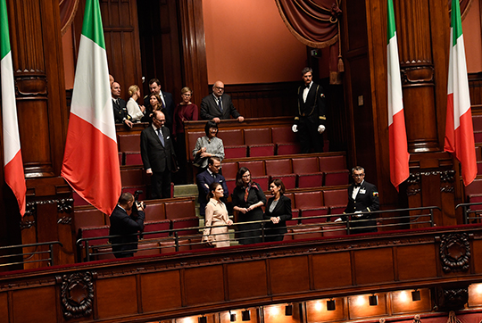 Talmannen för deputeradekammaren är det tredje högsta politiska ämbetet i Italien, efter presidenten och talmannen i senaten. Det italienska parlamentet består av två kamrar: deputeradekammaren (630 ledamöter) och senaten (315 stogar måste antas av båda kamrarna, vilka arbetar oberoende av varandra. 