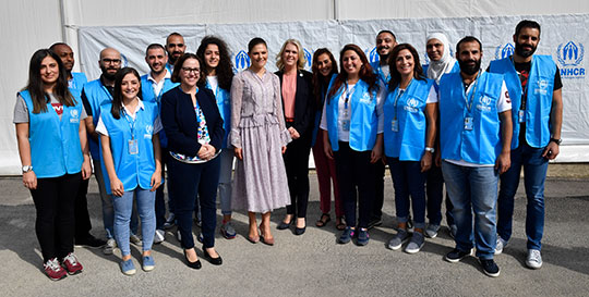 Kronprinsessan tillsammans med medarbetare på UNHCR. 