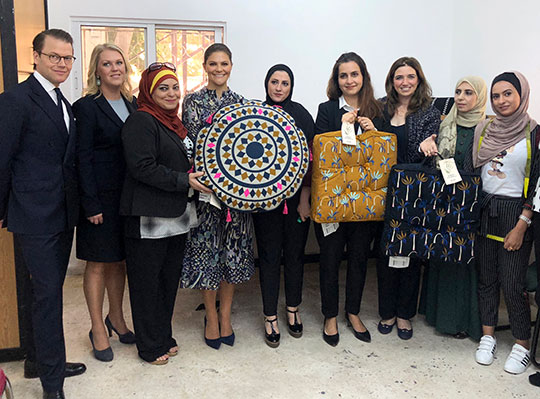 I ett samarbete med IKEA har Jordan River Foundation gjort det möjligt för kvinnliga flyktingar att tillverka kollektionen ”Tilltalande” som lanserades 2017. 