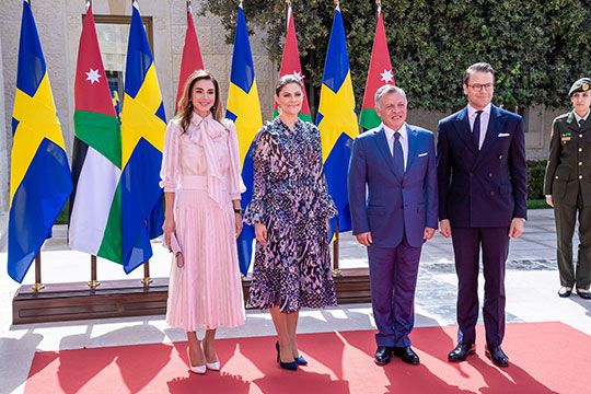 Kronprinsessparet tillsammans med Kung Abdullah II och Drottning Rania av Jordanien. 